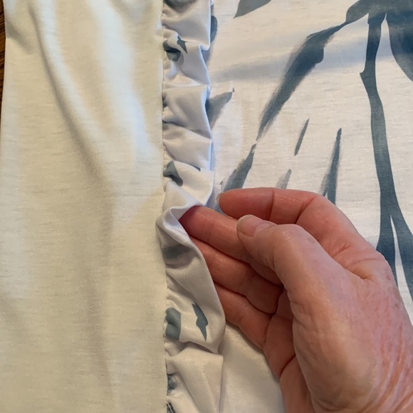 Sleeveless Ruffled Top, size 2XL, white and bluish/green NWT - Picture 10 of 14